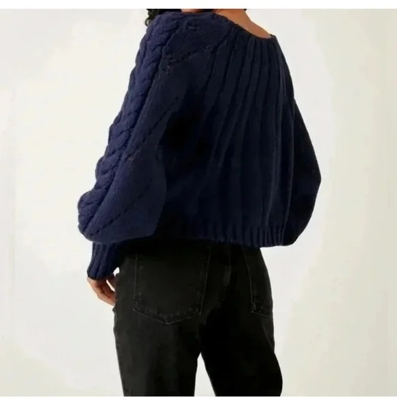 NWT Free People Cable Knit Sweater Navy Blue scooped Neck Ripped Cuff Size XS/S - Picture 4 of 15